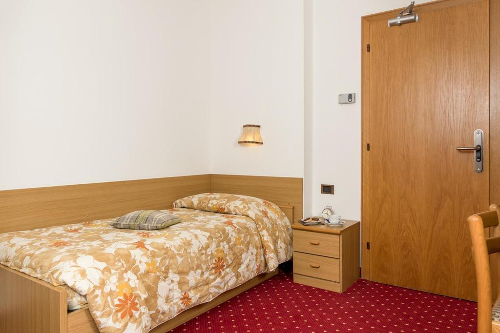 Hotel Garni Lastei 博萨迪法萨 外观 照片