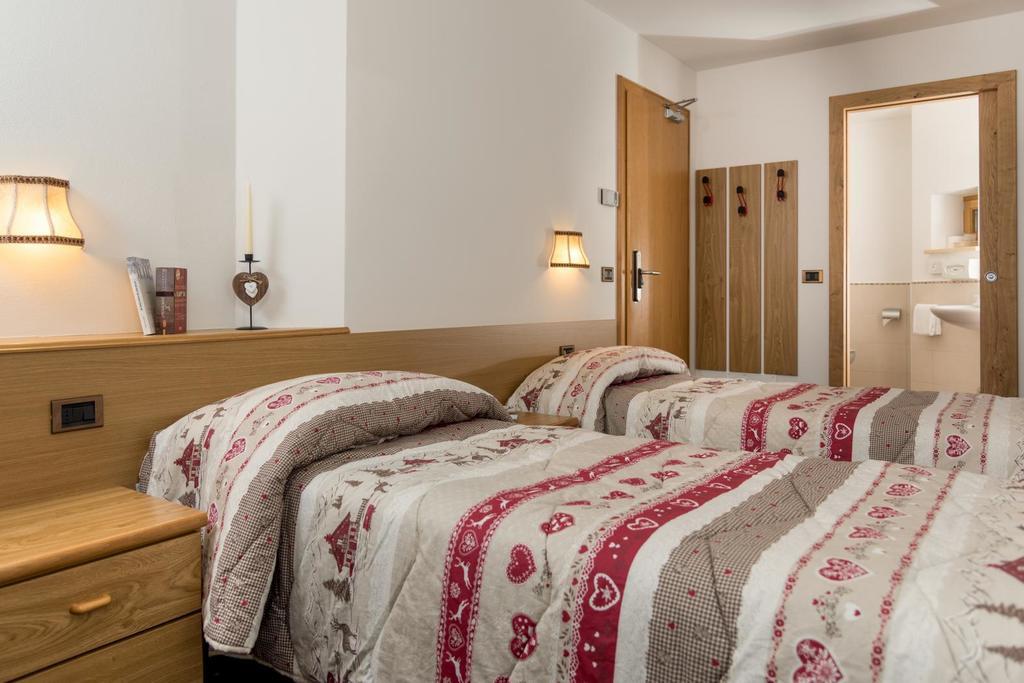 Hotel Garni Lastei 博萨迪法萨 外观 照片