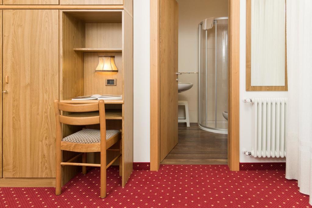 Hotel Garni Lastei 博萨迪法萨 外观 照片